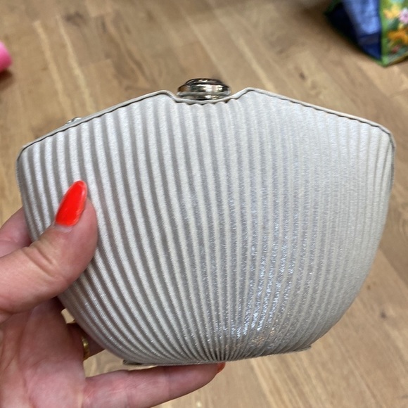 Vintage Silver Satin Evening Clutch/Crossbody Bag - Picture 7 of 7